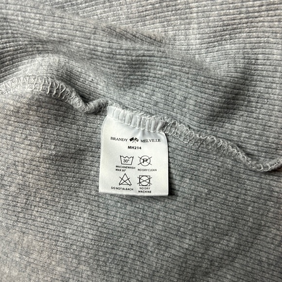 Brandy Melville ribbed button up top - Picture 5 of 6